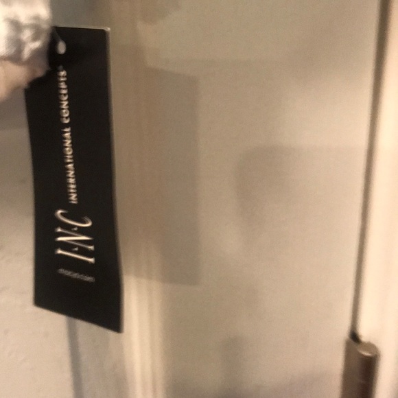 Unique top! - Picture 3 of 4